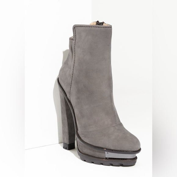 $550 NWD B Brian Atwood Gray Suede Taurasa Heeled Booties Shoes w/ Tag 7 7.5 - Picture 2 of 8